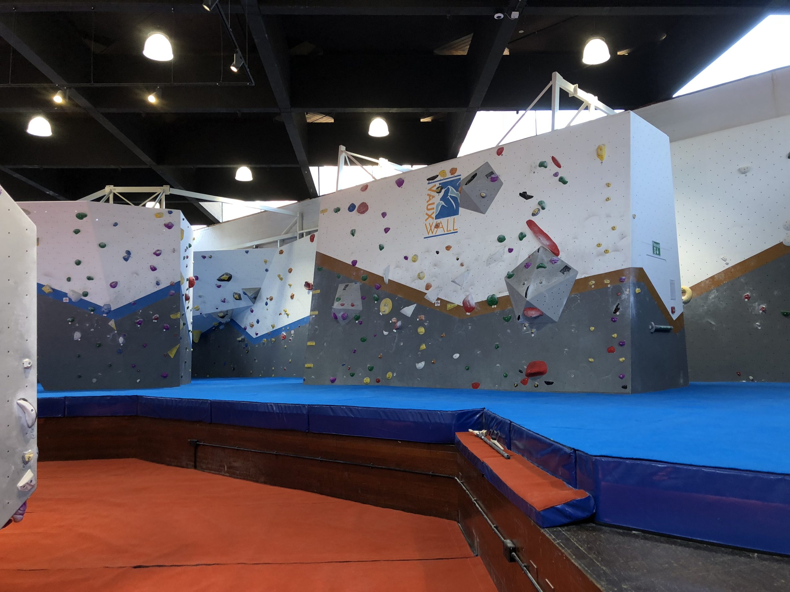 <div class="icon"><picture><!--[if IE 9]><video style='display: none;'><![endif] --><!--[if IE 9]></video><![endif] --><img src="/application/files/4717/1775/6699/Flat_Roofs_-_WIDOPAN.svg" alt="Flat Roofs - WIDOPAN.svg" class="content-editor-image-left" height="30" style="float: left;" width="28" /></picture></div>

<div class="icon-text">
<p>Flat Roof</p>
</div>

<div class="icon"><i class="fas fa-location-arrow"></i></div>

<div class="icon-text">
<p>London, SE11</p>
</div>

<div class="icon"><i class="fa fa-calendar"></i></div>

<div class="icon-text">
<p>September 2022</p>
</div>
